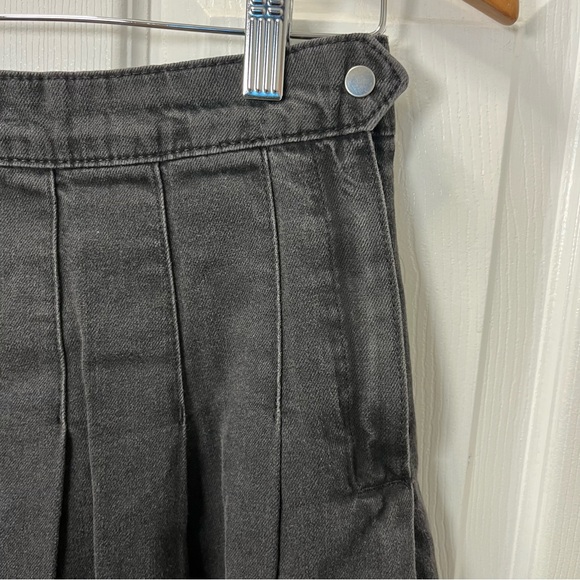 H&M Women Denim Black Pleated Mini Skirt with Removable Chain Detail Size 6 Punk - Picture 2 of 10